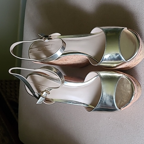 Gold Metallic Platform Heels - Picture 2 of 10